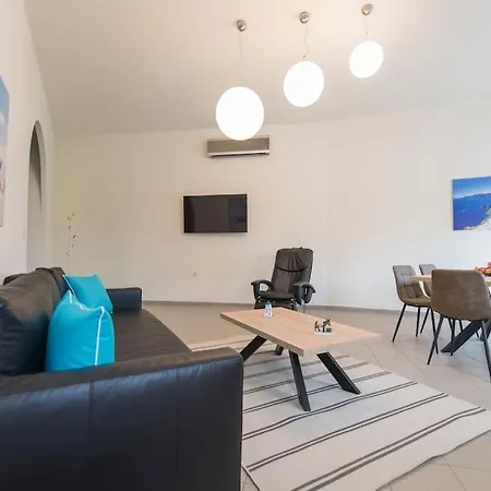 Santorini Pictures * Emporio (Santorini)