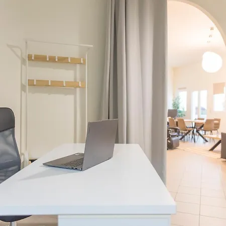 Santorini Pictures Apartman Emborió