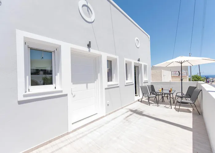 Santorini Pictures * Emborió