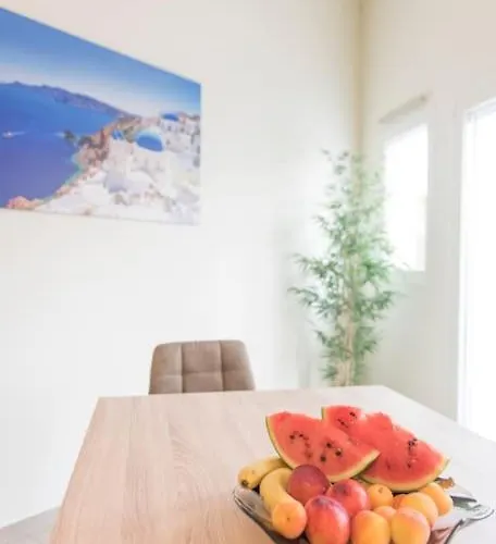 Santorini Pictures Emborió